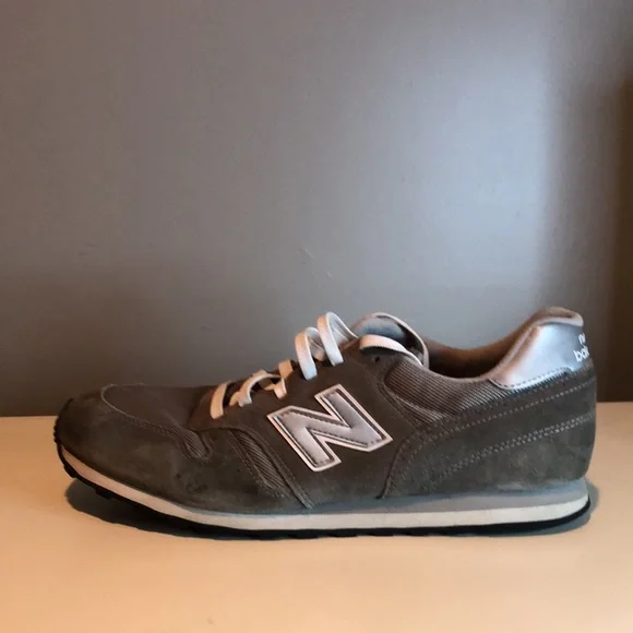 New Balance Gray Sneakers Shoes - Picture 4 of 14